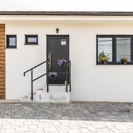 Sunny Apartment With Free Parking Zvolen Exterior foto
