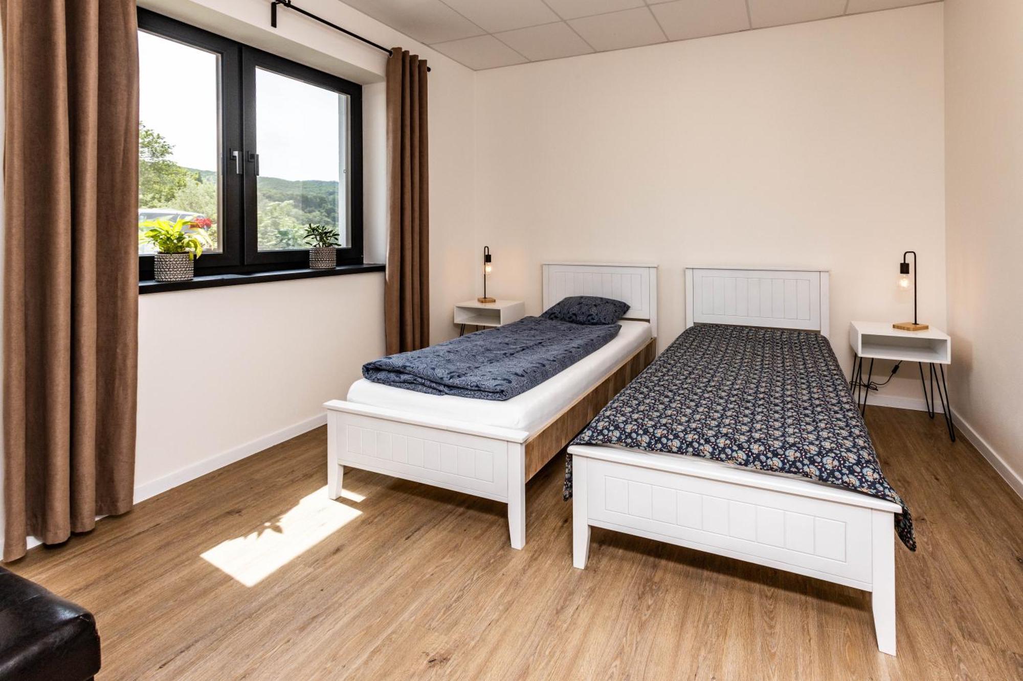 Sunny Apartment With Free Parking Zvolen Exterior foto